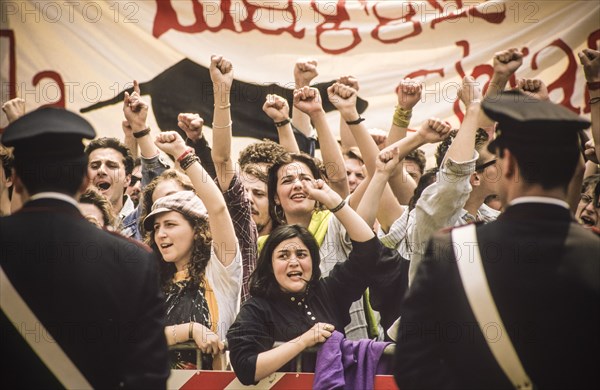 Students demonstration, police, 90's