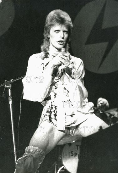 David bowie at hammersmith odeon, 1973