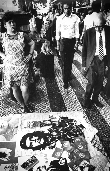 Portugal, lisbon, street vendor of che guevara icons, 70's