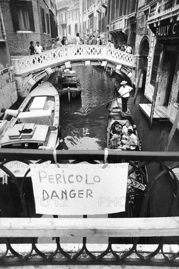 Tourists in venice, 70's