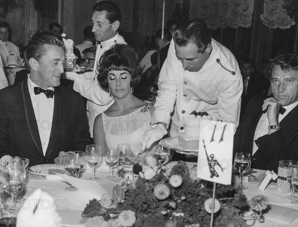 Kirk douglas, elizabeth taylor, richard burton, 60s