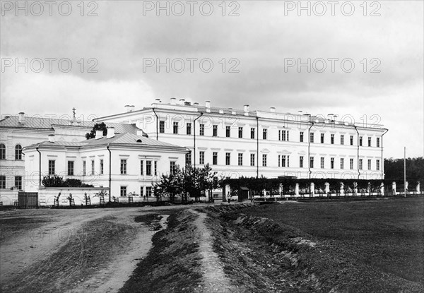 The building of the Saratov Institute for Noble Maidens circa before or circa 1917