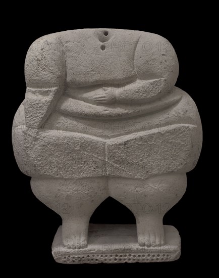 Headless sculpture of a standing human figure. From Hagar Qim, Malta. Temple Period (3600 BC to 2500 BC). National Museum of Archaeology. Valletta. Malta.