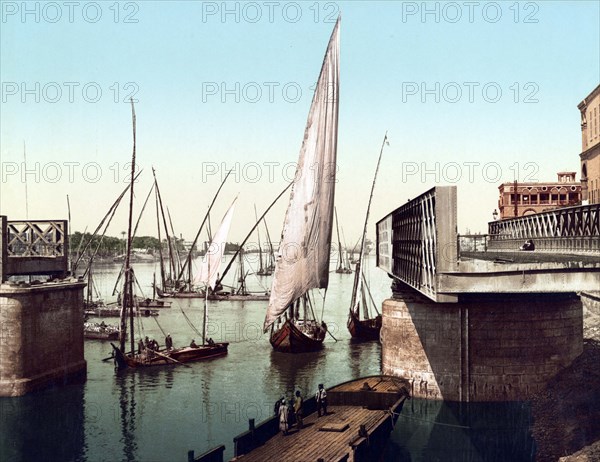 The open Nile Bridge.