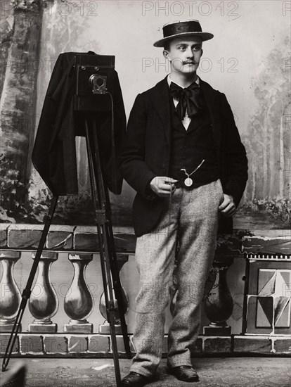 Emile Schall in his studio in Nancy.