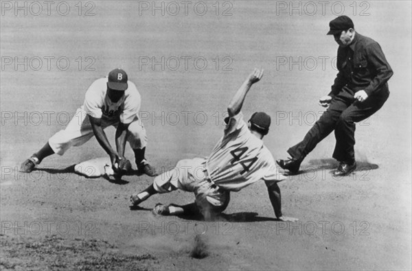 Jackie Robinson Makes The Play