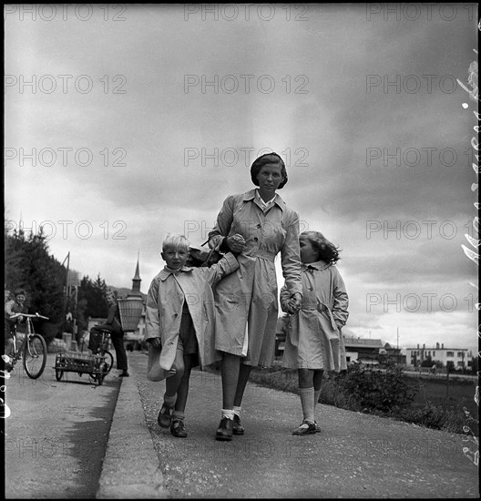 Alfonso and Margarita of Spain with their nanny, around 1947.