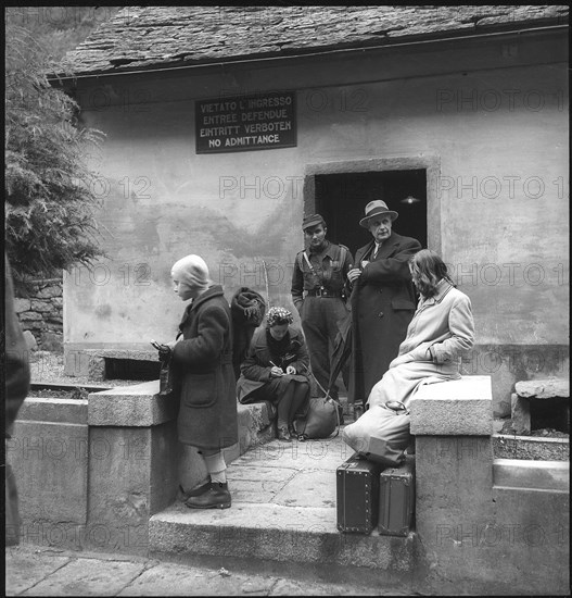 Refugees. italian customs house. 1944