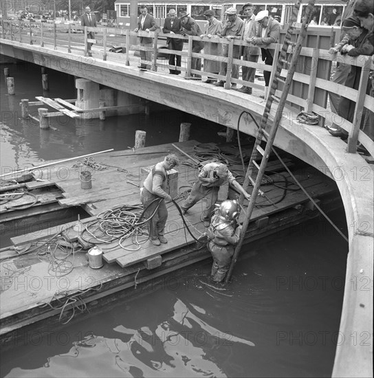 Renovation of the Walche bridge, Walchebruecke; 1958.