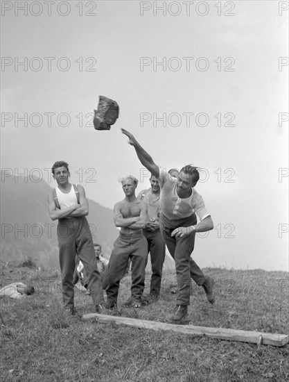 Soldiers doing Stone Throwing.