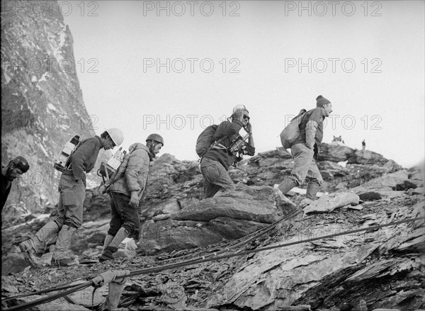 On the occasion of the Centennial Festival of the Matterhorn a jubilee-ascent is taking place and transmitted live by Eurovision. Picture: TV technicians and cameramen on the ascent..