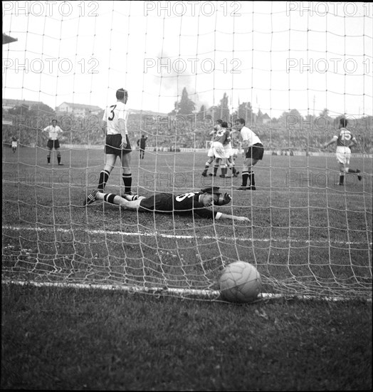 Football WC semi final 1954: Germany - Austria; keeper Zeman.