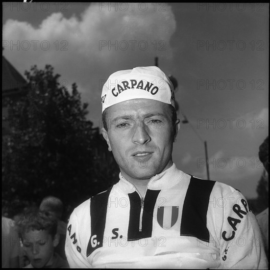 Kurt Gimmi in Pau before start of the 10th. stage of TdF 1963.