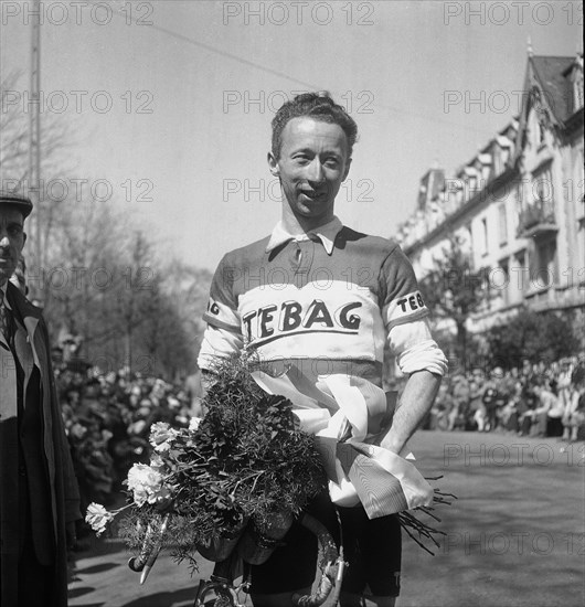 Hans Nötzli, Swiss Champion in the Street race for amateurs, 1945.