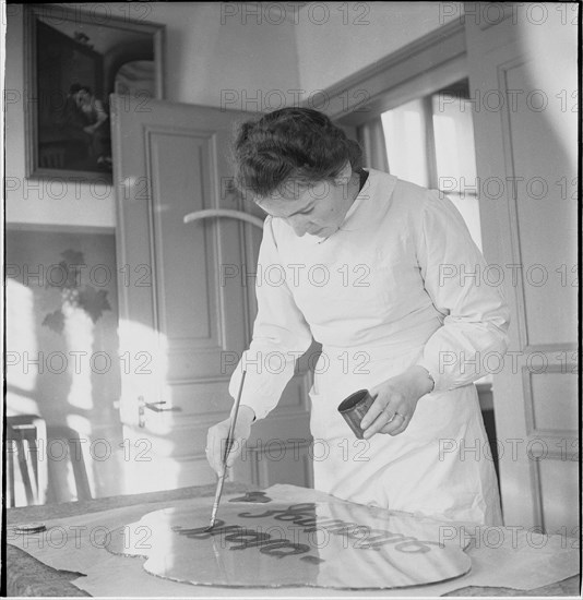 Miss Oehrli, master painter 1947