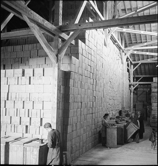 Duty-free storage of the Red Cross in Vernier, 1943.