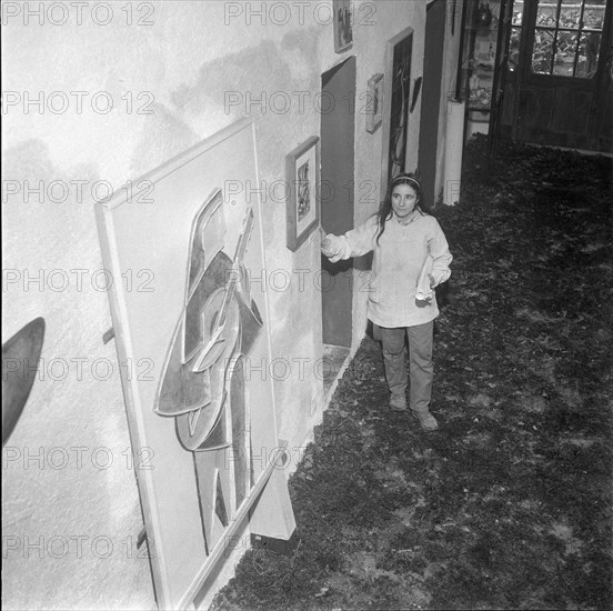 Artist Beatrice Cenci in her studio around 1960.