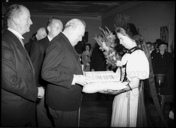 Winston Churchill with swiss public figures, Berne 1946.