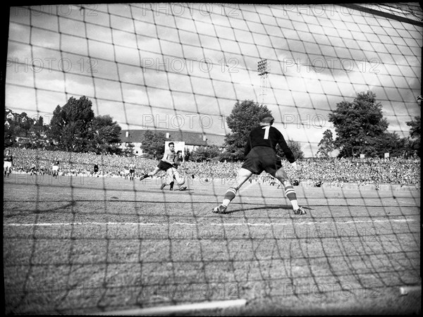 Football WC 1954, match for 3rd place: Austria - Uruguay; keeper Schmied.