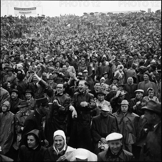 Football WC 1954: Spectators at Wankdorf stadium.