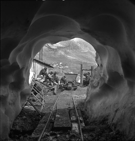 Coal mining in Switzerland around 1945.