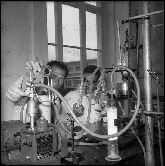 Practical training in lab of institute of chemistry, ETH Zurich around 1955.