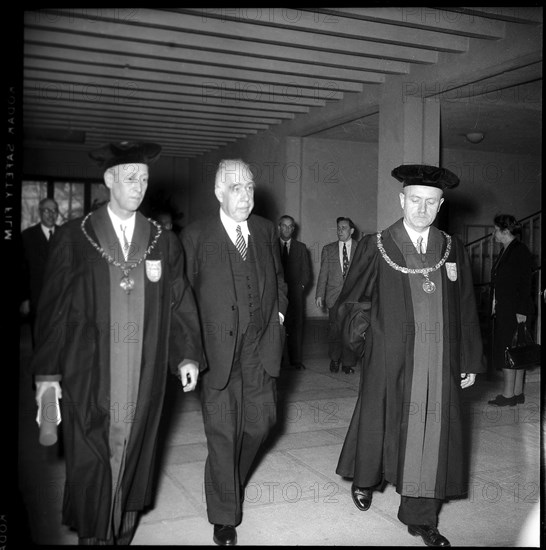 Louis Vonderschmitt, Niels Bohr, W. Kuhn 1955.