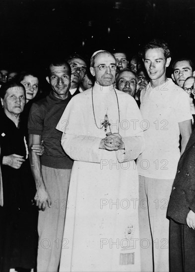 Reception by pope PiusXII for Giro d'Italia winner Hugo Koblet 1950.