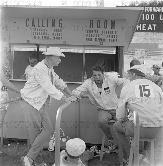 Rome 1960: Armin Hary (left) with german athletes.