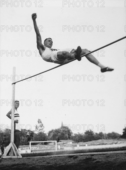 Decathlete Armin Scheurer ca. 1945.