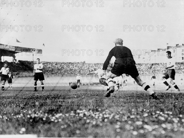 Soccer World Cup 1938: Switzerland-Germany.