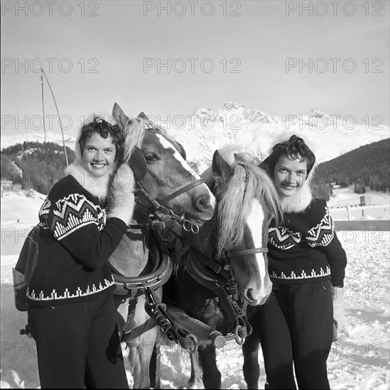 Twin sisters Jutta and Isa Günther, 1952.