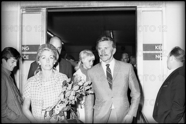 Kirk Douglas with his wife Anne at the airport of Zurich Kloten in 1969.