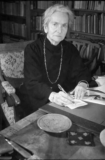 Sophie Hv§mmerli Marti around 1940 .