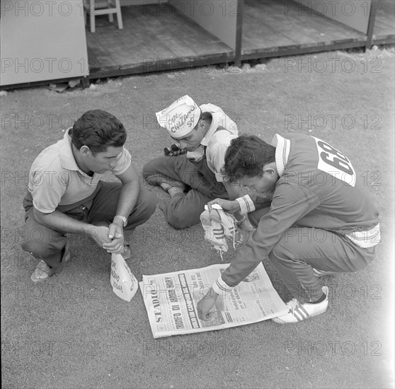 Rome 1960: athlete reading 'Stadio', olympic newspaper.