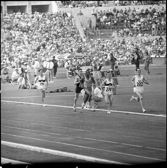 Rome 1960: final 800m; Waegli Nr. 222 leading after 400m.