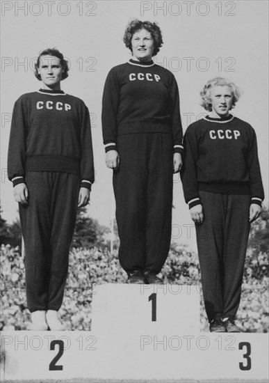 EC Berne 1954, finals discus: 2 Begliakova, 1 Ponomareva, 3 Sybina.