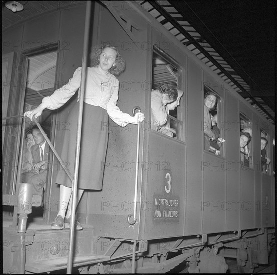 Arrival of textile workers; 1952.