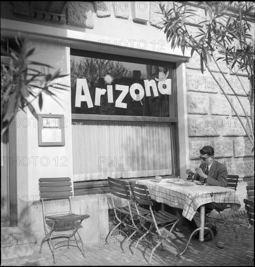 Guest in Arizona Street Café in Zurich, 1942