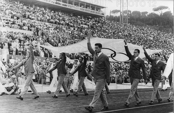 Rome 1960: Opening ceremony, entering of the Olympic flag.