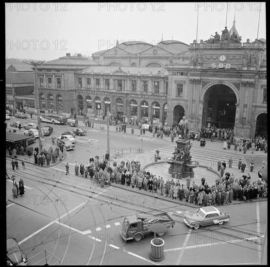 3 minute's silence for people of Hungary, Zurich Bahnhofplatz 1956.