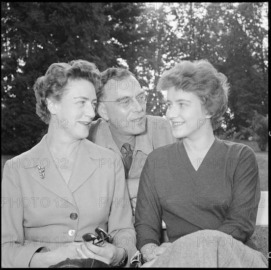 Count Lennart Bernadotte with his wife Karin and daughter Maria Lovisa in the fifties.