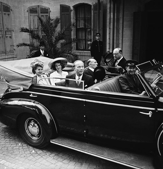 Evita Peron with Mrs and Mr de Senarclens and Dr. Cuttat, 1947 .