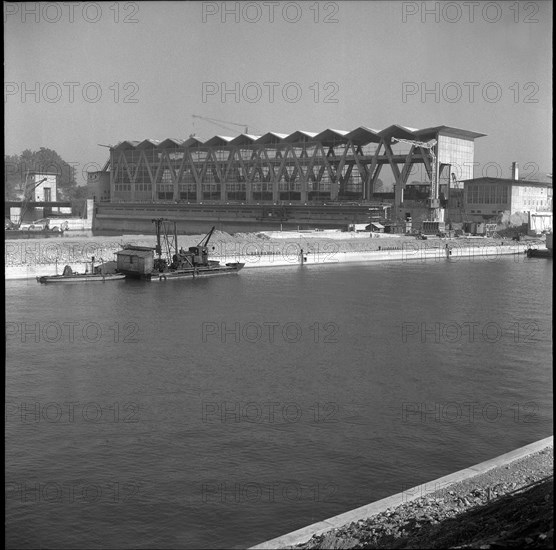 Birsfelden power station and sluice 1954.