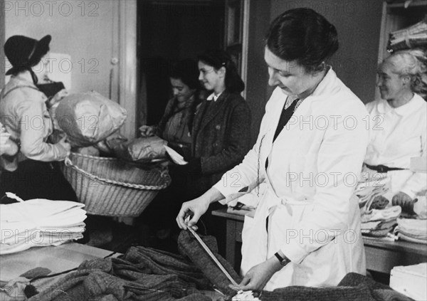 Collecting clothes for Swiss soldiers 1941.