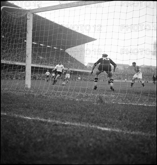 Football WC semi final 1954: Germany - Austria; keeper Zeman.