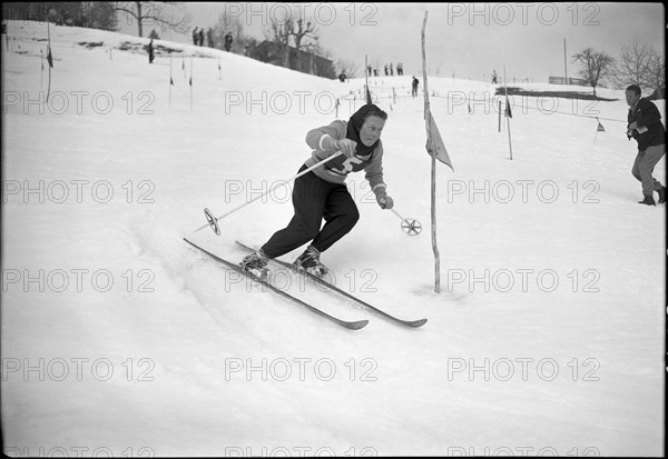 Skier Renv©e Clerc around 1947 .