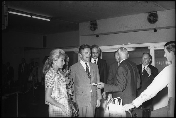 Kirk Douglas with his wife Anne at the airport of Zurich Kloten in 1969.