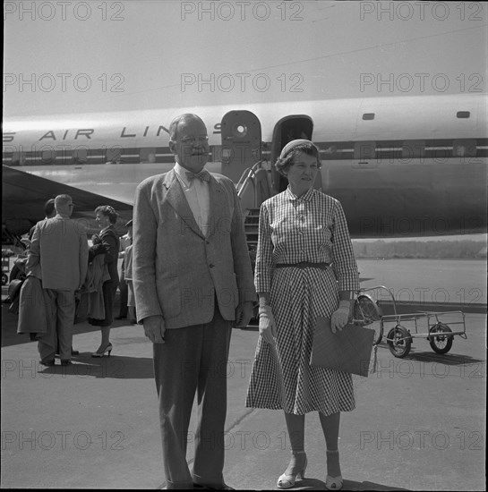 Allen W. Dulles with his wife arriving in Zurich-Kloten, 1953 .