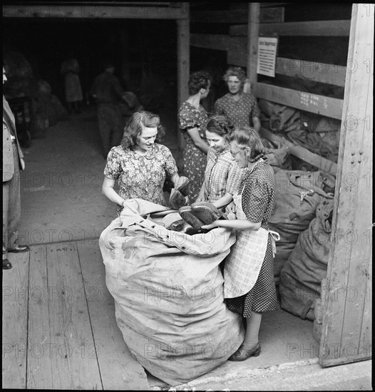 Duty-free storage of the Red Cross in Vernier, 1943.